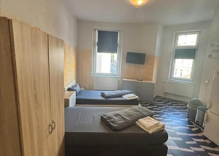 医疗区青年旅馆 *